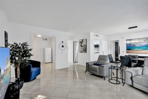 Copropriété à vendre à Hallandale Beach, Floride: 1 chambre, 89.65 m2 № 1999331 - photo 9