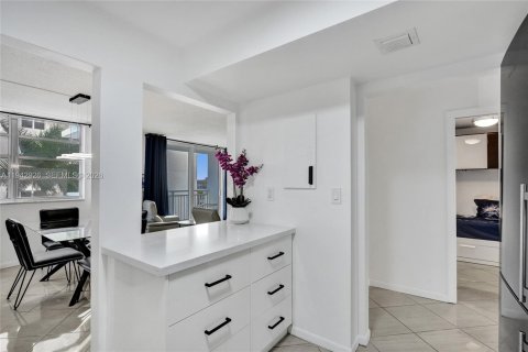 Copropriété à vendre à Hallandale Beach, Floride: 1 chambre, 89.65 m2 № 1999331 - photo 23