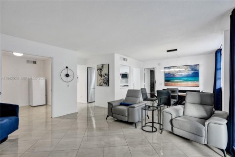 Copropriété à vendre à Hallandale Beach, Floride: 1 chambre, 89.65 m2 № 1999331 - photo 10