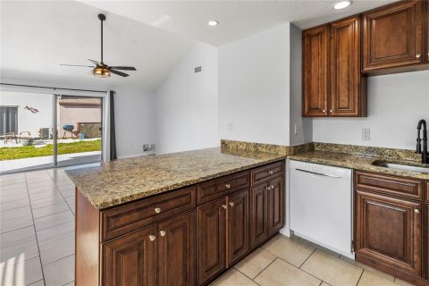 Immobilier commercial à vendre à Sarasota, Floride: 4 chambres, 168.8 m2 № 2425392 - photo 6