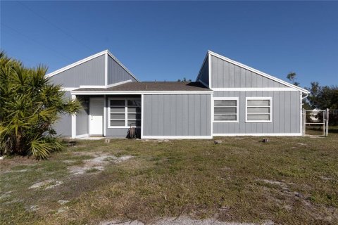 Immobilier commercial à vendre à Sarasota, Floride: 4 chambres, 168.8 m2 № 2425392 - photo 2