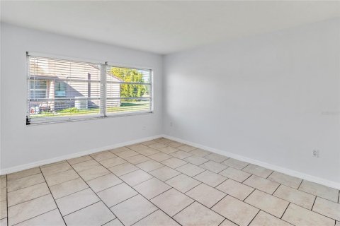 Immobilier commercial à vendre à Sarasota, Floride: 4 chambres, 168.8 m2 № 2425392 - photo 23