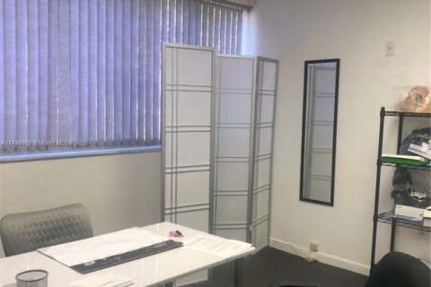 Commercial property in Coral Gables, Florida № 1985090 - photo 4