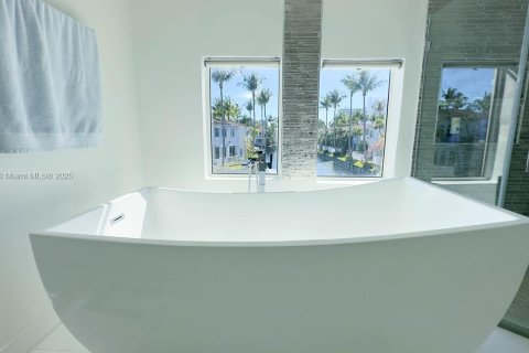 Casa en venta en Aventura, Florida, 3 dormitorios, 215.07 m2 № 2017341 - foto 18