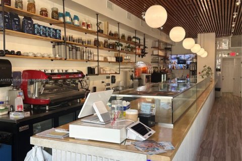 Propiedad comercial en venta en North Miami Beach, Florida № 1936350 - foto 8