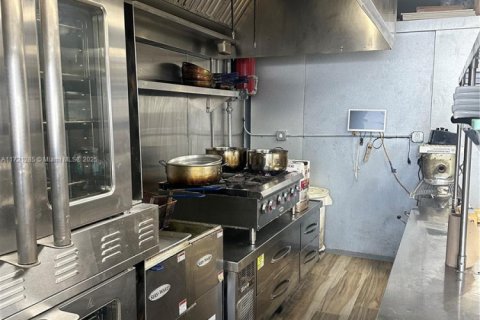 Propiedad comercial en venta en North Miami Beach, Florida № 1936350 - foto 30