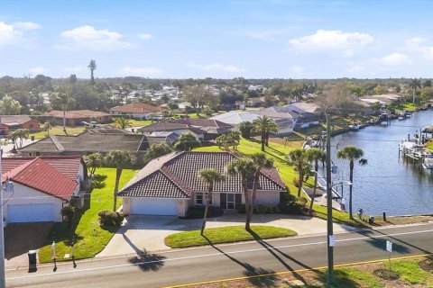 House in Englewood, Florida 3 bedrooms, 199.93 sq.m. № 2093719