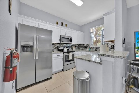 Townhouse in Davenport, Florida 3 bedrooms, 138.61 sq.m. № 1910380 - photo 14