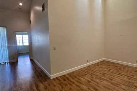 Touwnhouse à louer à Tamarac, Floride: 2 chambres, 104.79 m2 № 1964625 - photo 4