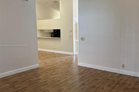 Touwnhouse à louer à Tamarac, Floride: 2 chambres, 104.79 m2 № 1964625 - photo 6