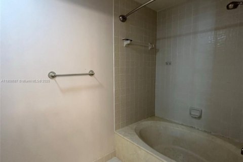 Touwnhouse à louer à Tamarac, Floride: 2 chambres, 104.79 m2 № 1964625 - photo 10