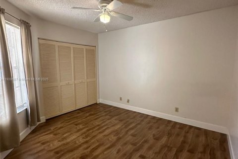 Touwnhouse à louer à Tamarac, Floride: 2 chambres, 104.79 m2 № 1964625 - photo 15