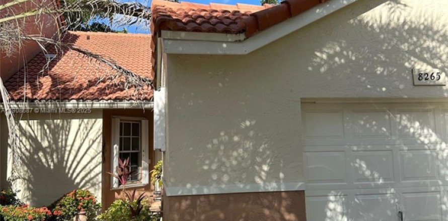 Touwnhouse à Tamarac, Floride 2 chambres, 104.79 m2 № 1964625