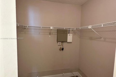 Touwnhouse à louer à Tamarac, Floride: 2 chambres, 104.79 m2 № 1964625 - photo 14