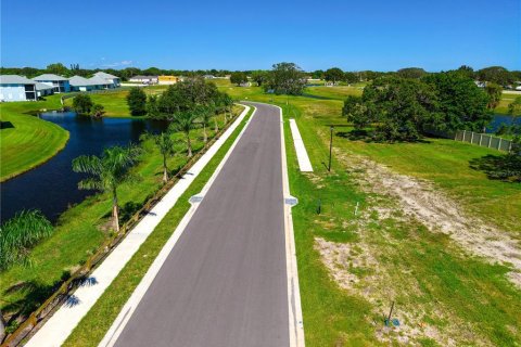House in Palm Bay, Florida 5 bedrooms, 226.12 sq.m. № 2207560 - photo 27