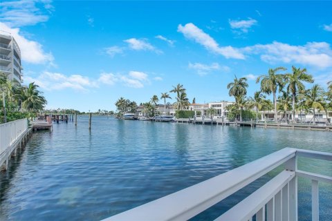 Condo in Bay Harbor Islands, Florida, 1 bedroom  № 1794110 - photo 15