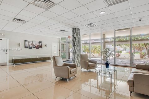 Condo in Bay Harbor Islands, Florida, 1 bedroom  № 1794110 - photo 16