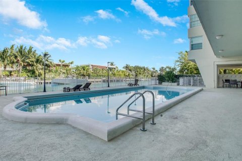 Condo in Bay Harbor Islands, Florida, 1 bedroom  № 1794110 - photo 17