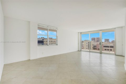 Condo in Bay Harbor Islands, Florida, 1 bedroom  № 1794110 - photo 1