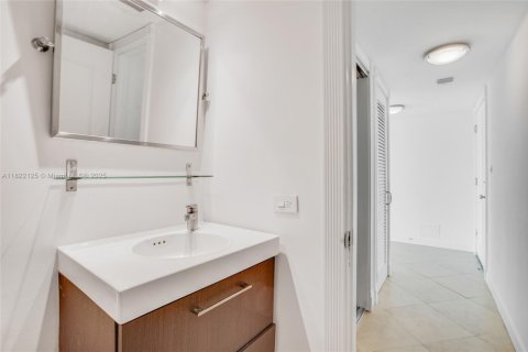 Condo in Bay Harbor Islands, Florida, 1 bedroom  № 1794110 - photo 12