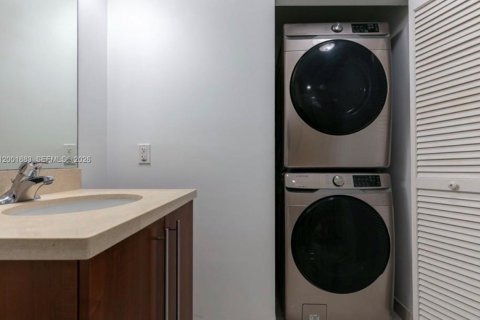 Copropriété à louer à Miami, Floride: 2 chambres, 94.02 m2 № 2251398 - photo 10