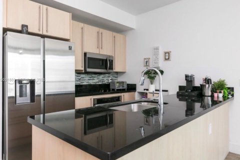 Copropriété à louer à Miami, Floride: 2 chambres, 94.02 m2 № 2251398 - photo 2