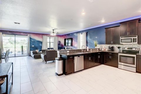 House in Davenport, Florida 8 bedrooms, 363.15 sq.m. № 1906158 - photo 19