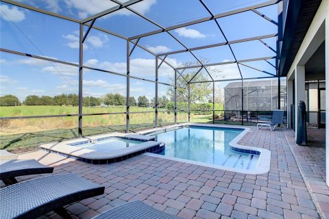 House in Davenport, Florida 8 bedrooms, 363.15 sq.m. № 1906158 - photo 2