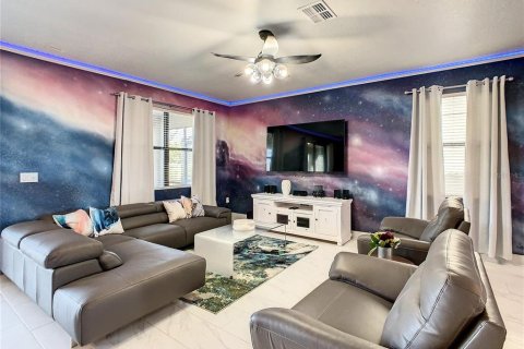 House in Davenport, Florida 8 bedrooms, 363.15 sq.m. № 1906158 - photo 15
