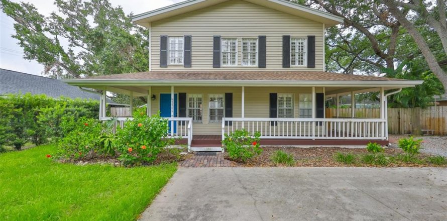 House in Tampa, Florida 4 bedrooms, 193.05 sq.m. № 1798210