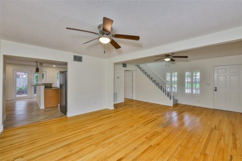 Casa en venta en Tampa, Florida, 4 dormitorios, 193.05 m2 № 1798210 - foto 7