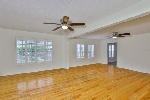 Villa ou maison à vendre à Tampa, Floride: 4 chambres, 193.05 m2 № 1798210 - photo 5