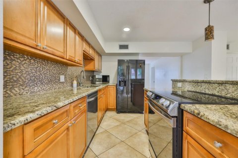 Casa en venta en Tampa, Florida, 4 dormitorios, 193.05 m2 № 1798210 - foto 13