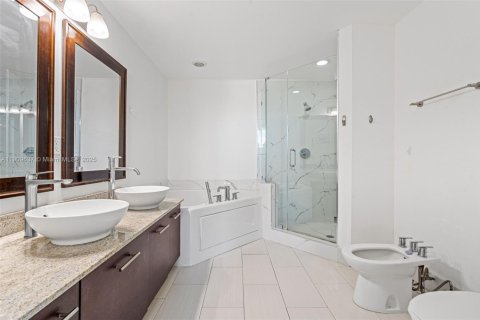 Condominio en venta en Aventura, Florida, 2 dormitorios, 111.85 m2 № 1965436 - foto 19