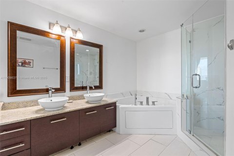 Condominio en venta en Aventura, Florida, 2 dormitorios, 111.85 m2 № 1965436 - foto 20