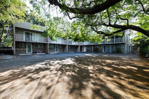 Снять в аренду таунхаус в Майами, Флорида 2 спальни, 90.77м2, № 1986093 - фото 2