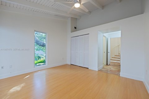 Снять в аренду таунхаус в Майами, Флорида 2 спальни, 90.77м2, № 1986093 - фото 21