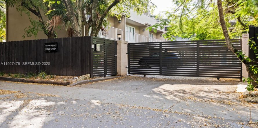 Таунхаус в Майами, Флорида 2 спальни, 90.77м2 № 1986093