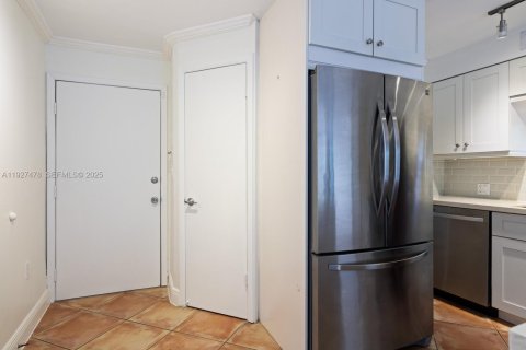 Снять в аренду таунхаус в Майами, Флорида 2 спальни, 90.77м2, № 1986093 - фото 4