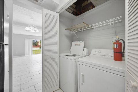 Copropriété à louer à Kissimmee, Floride: 3 chambres, 101.08 m2 № 2389247 - photo 11