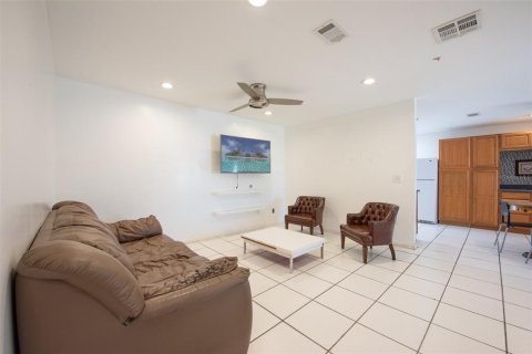 Casa en venta en Port Charlotte, Florida, 3 dormitorios, 147.9 m2 № 1634504 - foto 3
