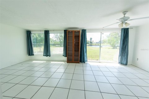 Casa en venta en Port Charlotte, Florida, 3 dormitorios, 147.9 m2 № 1634504 - foto 19