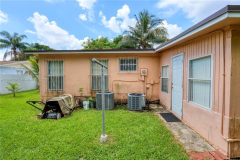 House in Homestead, Florida 4 bedrooms, 197.6 sq.m. № 1892898 - photo 17