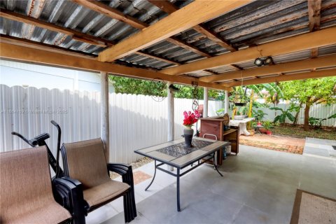House in Homestead, Florida 4 bedrooms, 197.6 sq.m. № 1892898 - photo 21