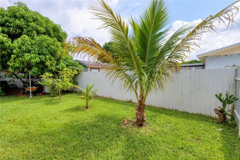 House in Homestead, Florida 4 bedrooms, 197.6 sq.m. № 1892898 - photo 18