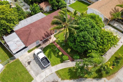 House in Homestead, Florida 4 bedrooms, 197.6 sq.m. № 1892898 - photo 1