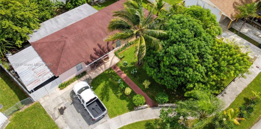 House in Homestead, Florida 4 bedrooms, 197.6 sq.m. № 1892898