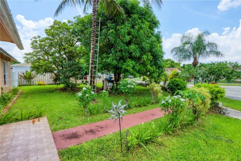 House in Homestead, Florida 4 bedrooms, 197.6 sq.m. № 1892898 - photo 12