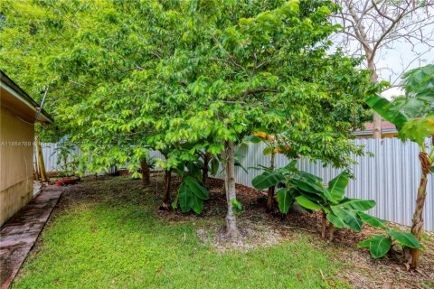 House in Homestead, Florida 4 bedrooms, 197.6 sq.m. № 1892898 - photo 23