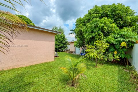House in Homestead, Florida 4 bedrooms, 197.6 sq.m. № 1892898 - photo 16